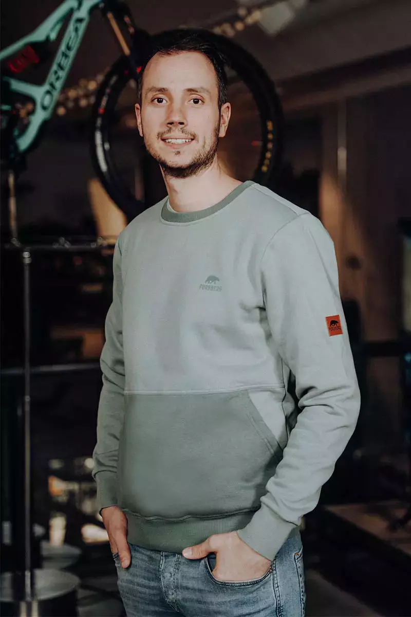 Ärmel, Gesicht, Kopf, Lächeln, Grübchen